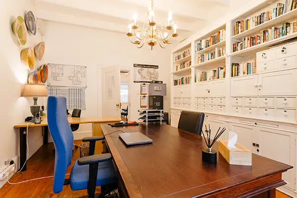 een foto van een bureau