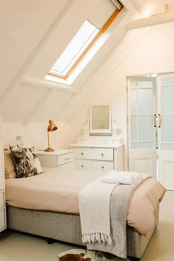 Een moderne slaapkamer