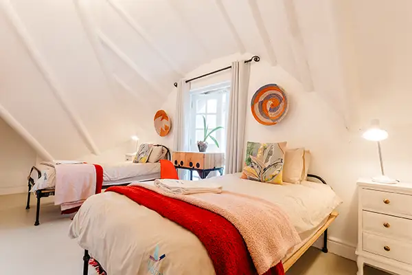 Een moderne slaapkamer